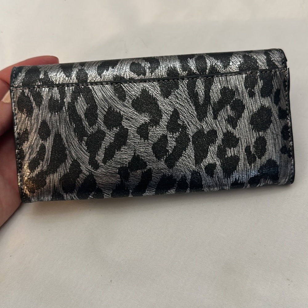 Michael Kors Tina Silver Leopard Carryall Clutch Wallet - Picture 4 of 9